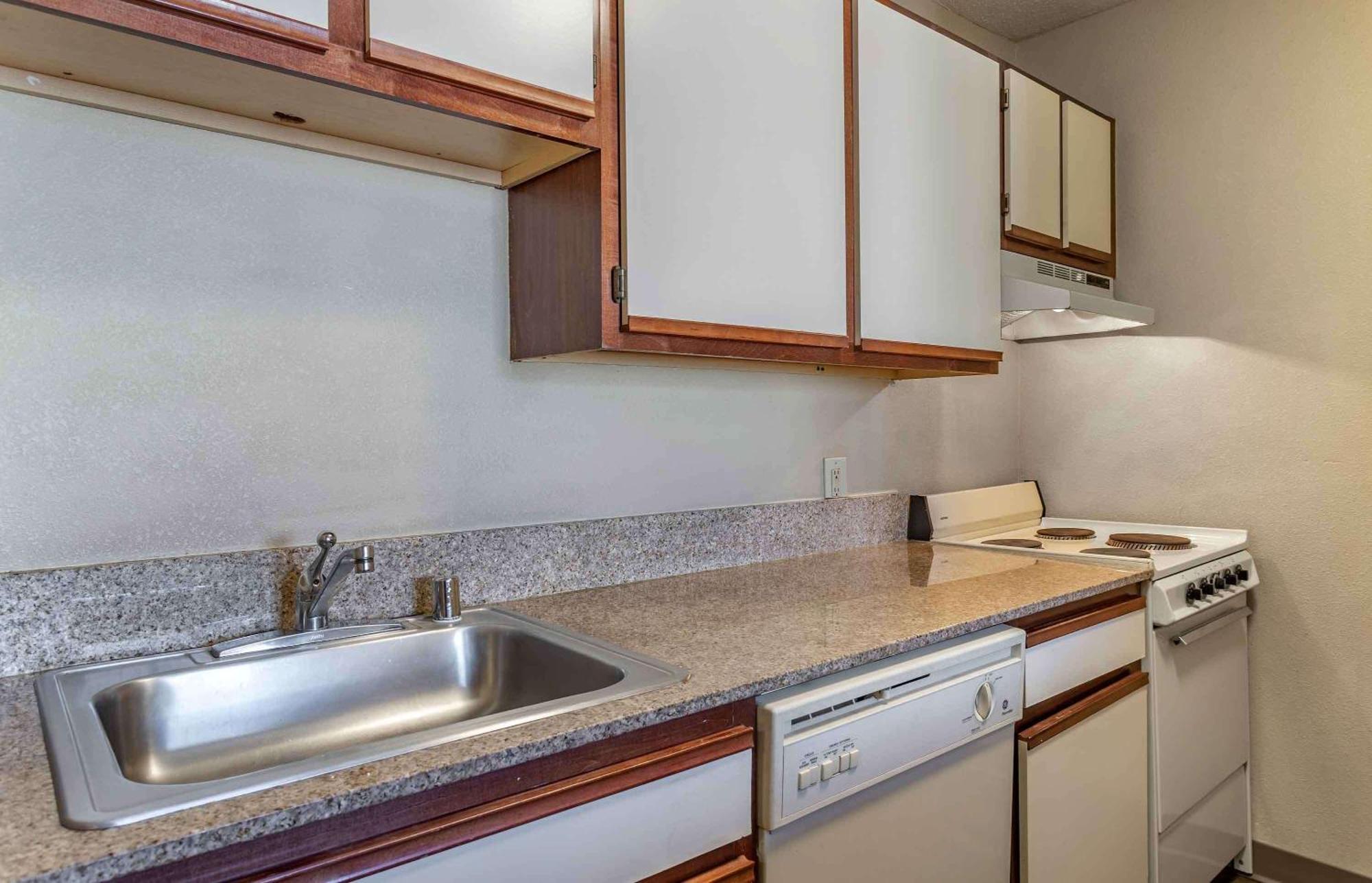 Extended Stay America Select Suites - Newport News - I-64 - Jefferson Avenue Exterior photo