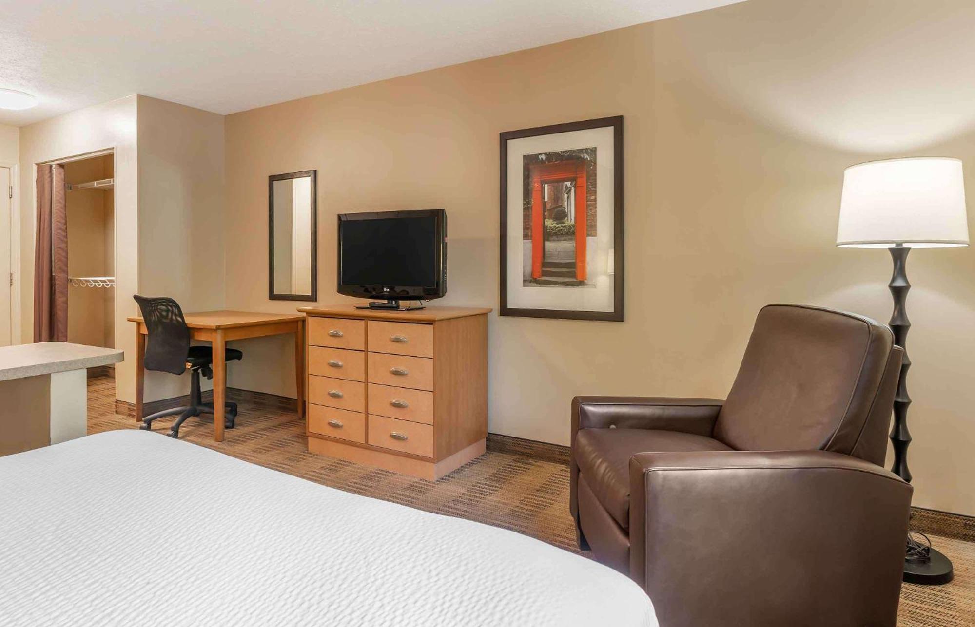Extended Stay America Select Suites - Newport News - I-64 - Jefferson Avenue Exterior photo